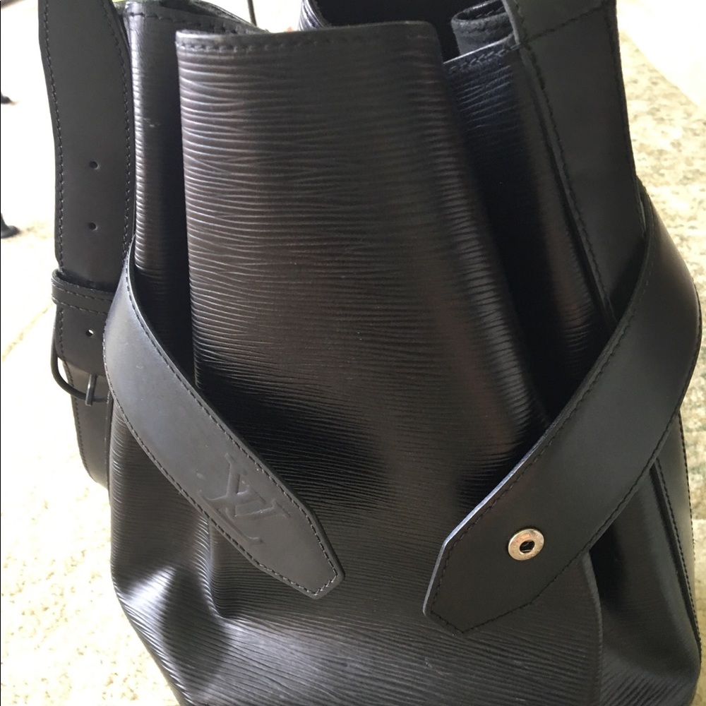 Authentic Louis Vuitton Black Epi Bag - Picture 2 of 12
